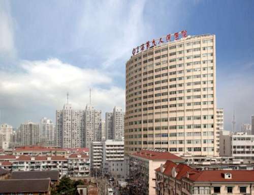 上海九院所开设的整复外科是在业界享有着较高声誉和地位的整形美容专科，所能够开启的塑形美容项目是比较多的，不仅涉及到整形外科手术，还能够做局部吸脂和脂肪填充，所有的整形美容项目涉及到七大专业，随着科室当中的设施设备相对完善，也能够带来高质量的塑形，科室里还拥有很多有实力有人气的医生，其中不乏一些比较年...