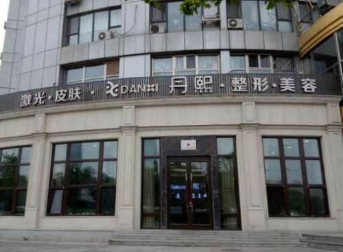 鼻子在面部的重要性不言而喻，也不需要小编多说，应该都能够看得出来，现在隆鼻整形项目的火热，因为咨询量比较高，所以小编建议大家在做整形手术之前，还是要多了解关于隆鼻整形的相关知识。罗汇东医生介绍给大家，是行业内有着罗鼻子荣誉称号的技术能手，特别擅长做假体隆鼻和鼻子整形修复，除了附带资料之外，还在文章的...