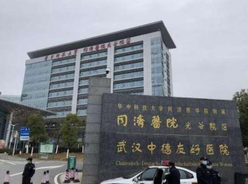 虽说现在医美项目变得越来越多，但经典和受欢迎的总是那几项，双眼皮手术就包含在其中，通过简单的操作，就能给人的眼部状态带来很大的变化，从而让爱美人士的颜值得到较高的提升，这就是为什么双眼皮手术受欢迎的原因，做双眼皮手术之前，可以适当挑选眼部整形领域里的专家，做出来的效果会更好一些。同济叶子荣是靠谱的，...