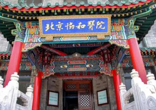 面部除皱技术在临床上已经运用多年，而且已经涌现出了很多在这方面有着丰富临床经验的医生，可以根据爱美人士的具体情况来选择适合的拉皮手法，术后的治疗效果也比较理想，比如说坐诊与北京协和医院整形美容科的俞楠泽医生。一、北京协和俞楠泽做拉皮怎么样?俞楠泽做拉皮的技术已经得到了多方的肯定，把前沿的整形方式达到...