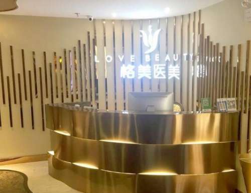 黄印资医生从事美容整形工作已二十多年的时间，临床手术经验十分丰富，经常到国外参加学术交流会，做考察研究，对于目前比较先进的仪器，设施以及整形视乎都会不断的去学习，多年来也给很多娱乐圈的演艺人士做过整形手术，术后效果都非常好，他擅长各种类型的面部整形手术，受到了众多爱美人士的追捧。黄印资做鼻子案例不知...