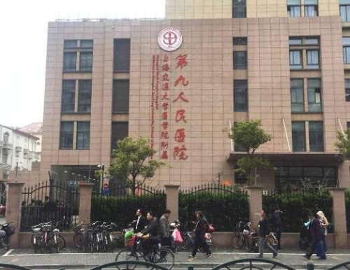 不管是做什么整形美容手术，越是专业的医疗机构做的效果越好，这一点是毋庸置疑的，最近双眼皮手术还蛮流行的，想做双眼皮手术，最好还是找一些眼部整形的专家，这样手术才能达到理想的效果。李圣利医生对于眼部整形有深入的研究，对于人体的眼部构造也比较了解，技术实力是比较强的，可以放心的去找医生就诊。一、李圣利医...