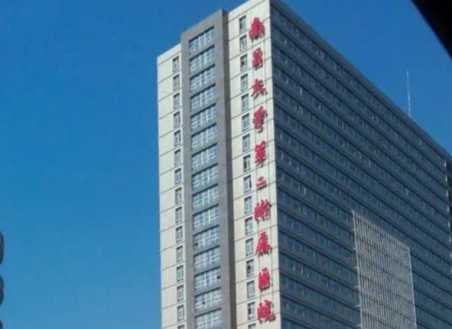 南昌二附院美容科汇聚了一批在整形美容领域里颇有声望的专家，提供了众多高品质的整形美容项目。当顾客们踏入这扇探索美丽的门户时，经济因素常成为被高度关注的重点。南昌二附院美容科价格表针对各项服务的详细收费，为求美者带来多面而细致的资费解读。一起了解南昌二附院美容科价格表。1、南昌二附院美容科价格表南昌二...