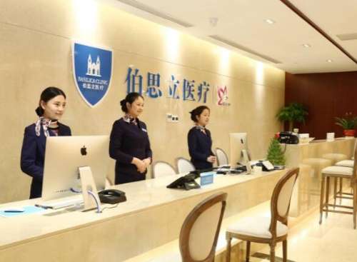 上海伯思立整形美容医院已经汇集了很多在公办医院工作的医生，而且本身医院的整体实力就比较突出，大家不仅注重于手术过程当中的细节操作，所运用到的各种表现方式也都是目前比较主流的技术，其中的周亚超医生，是比较擅长做脂肪类整形的医生，能够根据每个人的身体比例和个人特点进行手术操作。一、周亚超医生脂肪填充多少...
