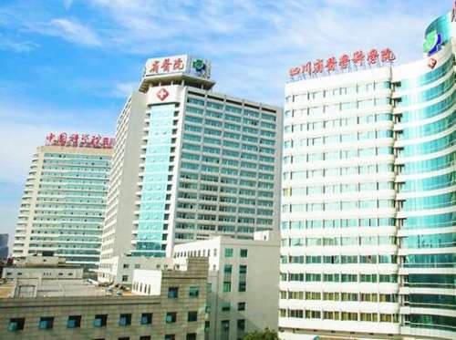 出现招风耳基本都是先天因素所导致，在进行局部美容整形的时候，首先要考虑到耳部的外在形态，同时还要调整五官的比例，因此在做整形的时候，医生的技术手法还是很关键的，建议大家要认真的对待。成都的知名整形美容医生当中，擅长做招风耳矫正的，就是坐诊于四川省人民医院的蔡震医生。一、成都蔡震做招风耳怎么样?成都蔡...