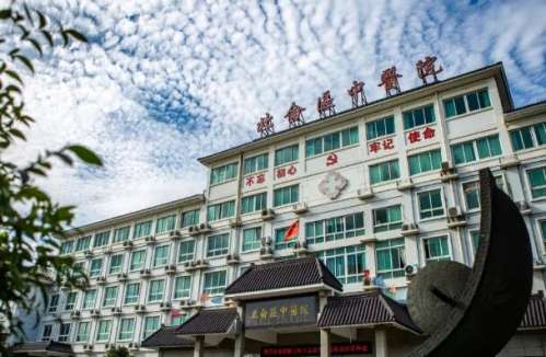每个女生都希望自己拥有一个较高的外在形象，会给人留下不错的印象，在生活当中总会有一些人存在不足之处，因此需要选择正规整形医院操作整形美容项目。宁波中医院的整形美容科，拥有着丰富的医疗资源，对于整形美容技术了解的比较透彻。那么接下来就为大家讲解一下，宁波中医院面部整形科怎么样?1、宁波中医院面部整形科...