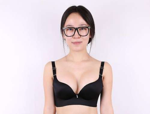 丰满的胸部可以让女性变得更有魅力，而且也可以提升一些气质，可是我的胸部就很扁平，为了让自己的身材变得更好，我用了好多种方式，后来听朋友说现在隆胸技术很不错，我就非常心动，可是咨询了多家医院都下不了决心，主要还是想找一家安全系数比较高的医院，机缘巧合下闺蜜刚做完一个整形，于是给我推荐了她去的医院，我觉...