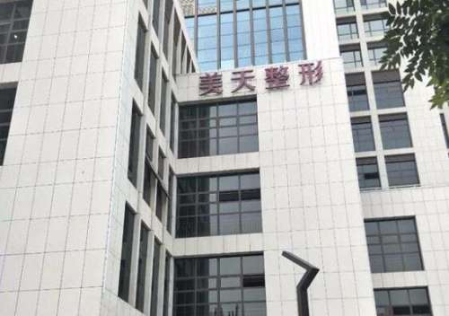 时代在进步，科技在发展，随着现在生活水平的提高，大家越来越注重外在美，想必伙伴们都希望自己拥有精致的五官和苗条的身材，才能够使自己站在人群中成为倍加瞩目的焦点，很多伙伴们在先天条件不够充足的情况下，会选择整形美容手段来改良，那么重点来了，尤其是河北地区的伙伴们，一定要看过来，在河北承德有很多不错的医...