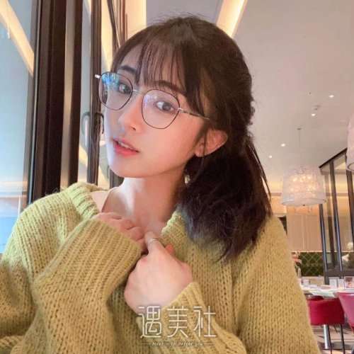因为我曾经出过一次意外，所以鼻部出现了一些问题，鼻梁骨位置受了很严重伤的的，恢复好以后鼻梁骨的位置就一直都是肿肿的，看上去并不是很美观，为了彻底改善这个问题，我打算去试一下隆鼻手术，听朋友说整容手术现在还是非常火爆的，但是我还有一些不好意思，因为毕竟作为一个男孩子做整形手术有点怪怪的，不过朋友跟我说...