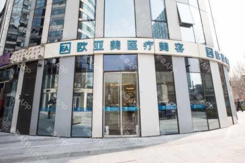 在这个繁忙的都市中，人们对于美的追求从未停歇。北京臻瑞尚美医疗美容诊所/整形科室，如同一颗璀璨的明珠，镶嵌在这座城市的繁华地带。这里，不仅有着先进的技术和设备，更有着一群心怀