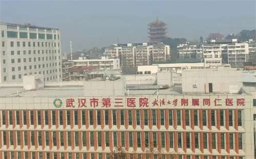 武汉市第三医院种植牙多少钱?武汉市第三医院在种植牙调节领域提供了多种方案，不同的调节方案费用也不尽相同。本文将探讨该医院提供的种植牙服务的价格范围，分析不同价格点背后的技术和服务差异。此外还将提供一些实用的建议，帮助顾客根据自己的具体需求和预算，选择合适的种植牙服务，一起看详情介绍。1、武汉市第三医...