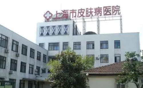 很多爱美的人在面对各种类肌肤问题的时候，会选择通过医美行业内的高科技美容形式来做改观，其中超皮秒激光技术受到了很多人的认可，这种方法能够很好地解决面部各种类色斑问题，帮助缓解肤质，使皮肤变得更加白皙紧致。上海市皮肤病医院邬宗周医生的超皮秒激光技术操作的就很熟练，他能够根据每个人的皮肤问题制定针对性方...