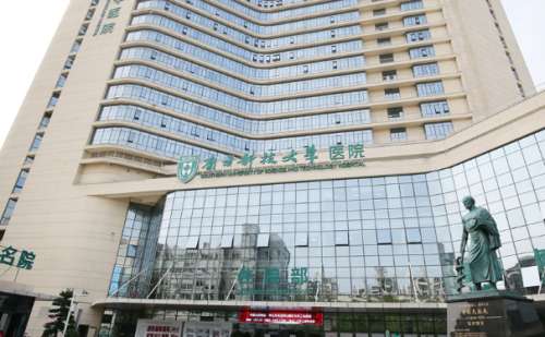 因为时光无法倒流，所以每个人都要面对衰老的到来，当皮肤变得松弛之后，就很容易出现泪沟，使气色看起来苍老疲惫，这种情况下可以通过美容行业内的胶原蛋白注射技术来填平泪沟，帮助恢复眼周肌肤年轻紧致，南方医科大学医院白晓东医生专业态度好，注射技术熟练，能够根据每个人的泪沟程度选择适合的胶原蛋白材料，严格把控...
