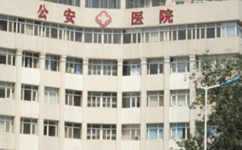 面部胶原蛋白流失很容易导致面部出现凹陷问题，影响面部的整体美感。很多人因为脸颊部位出现了凹陷问题，想要通过填充手术来解决，常见的方式包括了玻尿酸填充、自体脂肪填充等，需要选择更加专业的医生，才能拥有更好的效果。天津市公安医院张晓海脸颊凹陷整形手术做的很不错，有着丰富的经验以及更加高超的技术，价格大概...