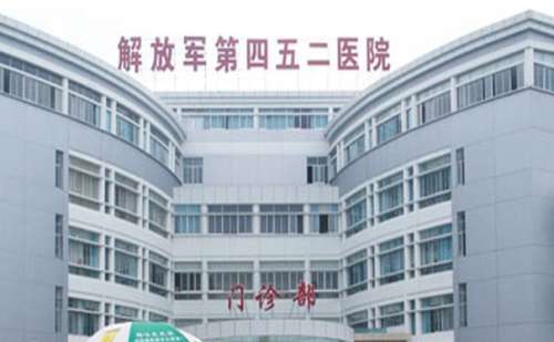 脂肪填充面部凹陷是目前面部整形领域比较常见的一种实施方式，因为很多人随着年龄的增长会出现面部凹陷的情况，使气色看起来疲惫不堪，这种情况下就可以通过脂肪填充面部技术来做改观，解放军452医院邓光平医生在这方面比较有经验，他的见解独到设计能力突出，可以严格的把控脂肪填充剂量，不会出现过多或过少的情况，注...