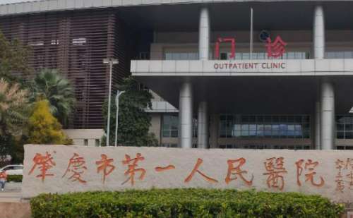 肇庆市第一人民医院严广才全身吸脂费用的参考区间大概在4万元到8万元左右，实际价格因人而异，需要根据每个人的肥胖程度以及操作部位和吸脂量来进行判断，严医生是该院较早开展医学美容的医生之一，在行业内具有很好的口碑评价，给人的感觉很亲切，服务态度也很友好。一、肇庆市第一人民医院严广才全身吸脂案例变化个人基...