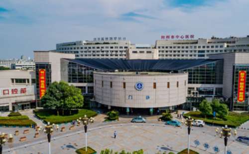 台州市中心医院陶革方鼻唇沟提升技术操作的杠杠的，随着年龄的增长，面部会出现不同程度的水分和胶原蛋白流失情况，很容易产生皱纹，尤其鼻唇沟的出现让人看起来疲惫苍老，通过美容行业内的针对性皮肤提升技术能够很好地解决鼻唇沟问题，陶革方医生的技术优良，在这方面比较擅长，能够根据每个人的肌肤质地以及鼻唇沟程度制...
