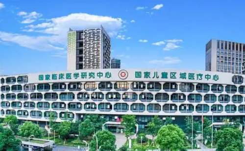 浙江大学医学院附属儿童医院任韵清脸部筋膜提升技术超级棒，该院皮肤激光美容中心可以为顾客提供舒适，可靠，彻底，快速的诊疗体验。相信很多人在面对衰老的时候都无法避免皮肤出现松弛的情况，这种前提下就可以通过脸部筋膜提升技术来做改观。该院内的任韵清医生对于这项技术经验丰富，能够根据每个人的具体面部衰老情况进...