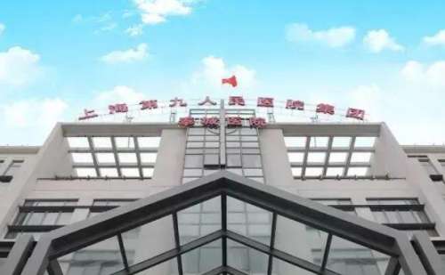 上海市奉贤区奉城医院陈伟筋膜抗衰提升技术是很好的，陈医生知识渊博，经验丰富，对病人的讲解也很有信服力，负有耐心，有爱心，能够给人很信赖的感觉，他在操作皮肤美容方面很有经验，尤其针对筋膜提升技术实施熟练，能够根据每个人的皮肤衰老情况进行针对性操作，过程中手法轻柔，产生的创伤性比较小，能够让顾客感受优质...