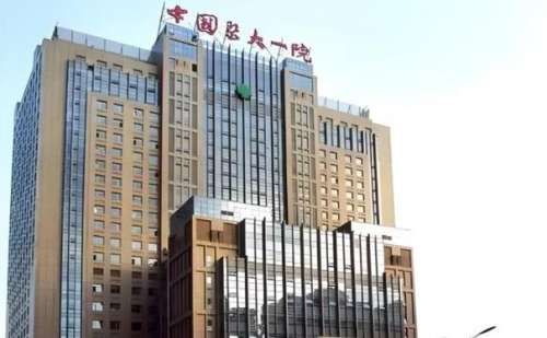 中国医科大学附属第一医院徐学刚E光除皱技术优势是很强的，他从事皮肤美容工作已经有20多年了，是院内副教授级别，医学博士，在皮肤美容方面具有深厚的医学造诣，擅长激光美容项目，对于E光除皱技术经验丰富，实施手法轻柔，注重针对性处理，能够帮助患者达到比较理想的年轻化目的。一、中国医科大学附属第一医院徐学刚...