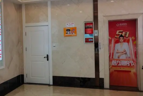 如果发现泪沟问题已经很严重了，那么爱美者就不要再耽搁，要及时的到医院中对自己的泪沟问题进行修复，可以先来看看东南大学附属中大医院玻尿酸丰泪沟技术亮点，医院的整形科室是可以比较轻松的对爱美者的泪沟问题进行调整的，有多位擅长进行注射美容手术的医生，做出来的手术外观比较协调，下面可以来参考一下东南大学附属...