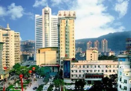 提到青岛，除了那令人陶醉的海滨风光和醇厚香浓的青岛啤酒，你是否还知道这座城市在眼科医疗领域的卓越成就？没错，青岛的眼科技术，尤其是近视眼矫正手术，已经走在了国际前列。但面对