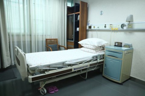 在现代审美观念中，一个立体的鼻梁往往能为整体面部轮廓增添几分魅力。对于鼻梁不够挺拔的个体来说，隆鼻手术成为了改善面部轮廓的有效手段。深圳地区的医美行业发展迅速，众多医美机构