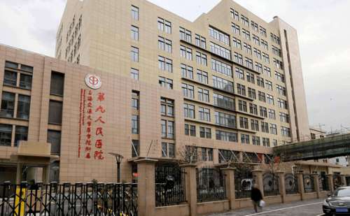 上海九院黄晓璐胶原蛋白丰泪沟技术亮点是比较自然的，由于眼周肌肤比较脆弱，因此在上了一定年纪之后很容易发生泪沟，通过普通的护肤品很难去除，这种情况下就可以通过胶原蛋白填充的方法来缓解泪沟，使眼部肌肤变得饱满紧致，虽然这项技术实施难度并不大，但是对医生的精细度要求比较高，上海九院黄晓璐医生的填充技术比较...