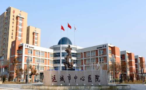 运城市中心医院杨韩芳玻尿酸修复技术很厉害，她在美容行业内已经工作了20多年时间了，是该医院整形外科中的一位主任医师，拥有渊博的学识基础，充足的案例经验，尤其在做玻尿酸方面见解独到，手法细腻，她熟知每一种玻尿酸产品的特性，能够根据每个人的实际情况和美容需求帮助进行选择，通过合理化的控制填充剂量，能够让...