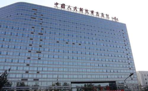 中国人民解放军总医院第一医学中心靳睿双眼皮技术特色鲜明，注重微创化处理，做完之后的眼部美感会提升很多，加强整个人的神韵，使气质得到提升。目前美容行业内比较常见的双眼皮整形方法主要有全切双眼皮，埋线双眼皮，定点双眼皮，可根据不同人的个人情况和需求进行选择。一、中国人民解放军总医院第一医学中心靳睿双眼皮...