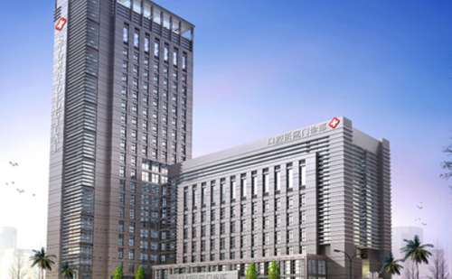 牙齿矫正能够让畸形牙齿中心变得更加整齐，从而提高个人的颜值。重庆医科大学附属口腔医院是一所实力很不错的专科机构，对于牙齿矫正的项目也是更加的擅长。张翼牙套矫正技术水平很高，有着丰富的临床工作经验，可以根据牙齿畸形情况带来更加专业靠谱的服务，让患者拥有整齐的牙齿，医院收费也是更加的公平合理，受到了更多...