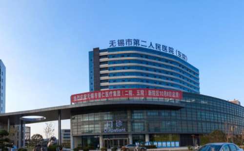 无锡市第二人民医院孙松光子祛斑技术等级比较高，她在操作光子仪器方面很熟练而且具有很强的分析能力，可以结合每个人的色斑具体情况制定方案，实施时合理调整参数，不会损伤到肌肤健康，以精湛的操作水平，细腻的实施方式和热情周到的服务态度，很受大家的欢迎。孙医生光子祛斑报价公平合理，针对光子祛斑技术的参考价格大...