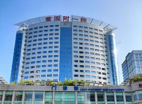 重庆面吸哪一家医院好?重医大附医院整形美容科、新桥医院整形美容外科、西南医院整形科、大坪医院整形外科、重庆梁平区人民医院皮肤/美容科等都很不错!面部吸脂主要针对面部皮下脂肪堆积过多的问题，可以快速瘦脸。做面部吸脂手术都需要选择一家正规靠谱的医院，重庆地区可以做此类项目的医院比较多，但实力水平有高有低...
