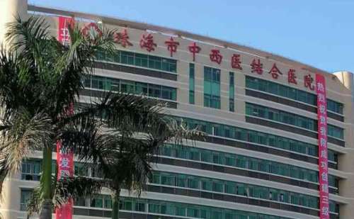 想必有些朋友因为隆鼻手术的失败而被折磨的苦不堪言，鼻梁歪斜，假体透光，鼻头红肿，不仅没有变美，反而让鼻子健康也受到了危害。想要摆脱这种情况，需要通过隆鼻修复术来进行拯救，但是手术结果好不好取决于医生的水平。珠海市中西医结合医院整形美容科中的夏琼平医生在鼻部修复手术方面比较有经验，他医学功底深厚，美学...