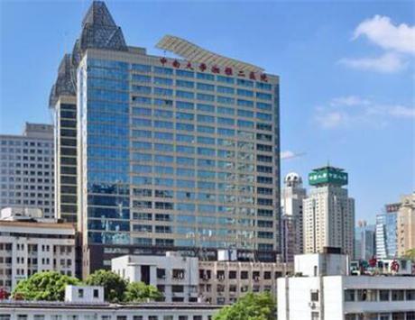中南大学湘雅二医院烧伤整形美容外科王先成医生整形技术怎么样？在整形美容领域，医生的技术和经验是决定手术效果的关键因素。中南大学湘雅二医院烧伤整形美容外科的王先成医生，以其精