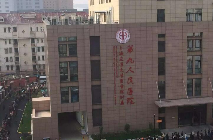 无锡二院整形美容科医生团队技术怎么样？ 在整形美容的领域，医生的专业技能和临床经验是决定手术效果的关键因素。无锡二院整形美容科以其深厚的医学底蕴和专业的医生团队，赢得了众多求