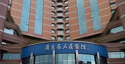 广州脂肪隆胸医院有广东省人民医院整形外科、南方医科大学南方医院整形美容外科、中山一院整形外科、广州曙光医学美容医院、广州华美医疗美容医院等，这些医疗美容机构的知名度高，在业界享有好评，许多人慕名来这些医院咨询，得到了专业的服务，达成心愿，有了漂亮自然的胸部，身材也好了许多。大家如果想要知道更多有关这...