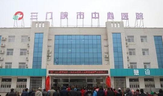 郑州市负责人民医院美容外科王妍医生整形效果怎样？在美容外科领域，王妍医生以其精湛的技艺和丰富的经验，赢得了众多求美者的信任与好评。她不仅在学术上有着深厚的造诣，多次在专业期