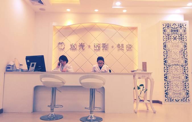 珠海美南华平安康复医院整形科与珠海子翎皮肤医疗美容门诊部哪家好，珠海市的整形医院近年来一直在增长。在珠海市众多的整形机构中，珠海美南华平安康复医院整形科,珠海子翎皮肤医疗美容