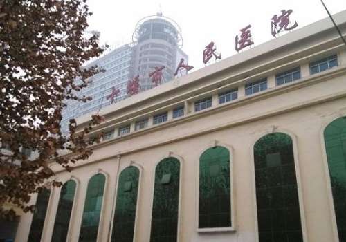 想要告别单眼皮、肿眼泡?双眼皮手术就可以实现!现在双眼皮手术已经成为了很成熟的项目，通过这项技术可以自然的帮大家放大双眼。在十堰地区，可以做双眼皮的医院其实很多，大家在做选择的时候一定要擦亮眼睛，做好功课。像是市人民医院和太和医院等都有着很高的人气，而且口碑也很好，在双眼皮手术方面的技术精湛，还有专...