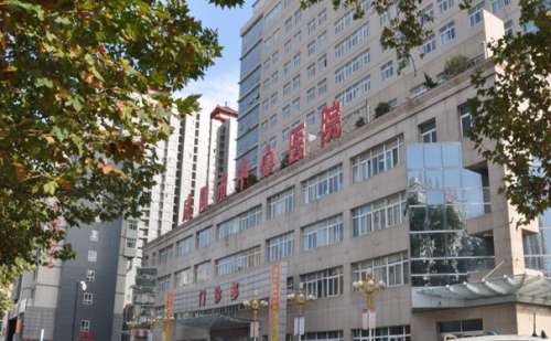 很多姐妹明明才30出头，却是因为抬头纹、眼角纹、法令纹的出现。而显得倍感憔悴，试了很多抗皱精华、美容仪器，可钱花了不少，结果却很不理想，好在现在美容行业内有针对性的面部除皱年轻化技术可以从肌肤深层缓解衰老情况，调节肤质，使皮肤恢复紧致年轻。不过一定要选择一位好的医生才可以，咸阳市中心医院梁永辉医生在...