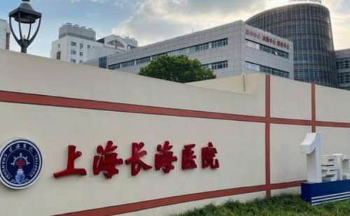 很多女性会因为阴道松弛问题而感到苦恼，会对自身的生活造成一定的影响，通过阴道紧缩手术，能够更好的解决问题。海军军医大学附属长海医院李军辉阴道缩紧手术做得很不错，有着很丰富的工作经验，能够根据个人情况确定合适的手术方案，展现出自己更加娴熟的操作手法，让手术更为顺利，达到紧致阴道的目的，费用大概需要80...