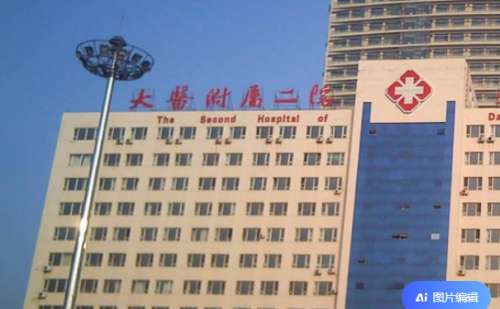大连医科大学附属第二医院董洪军毛发移植价格一般是根据提取毛囊单位进行计算，具体的价格并不固定，一般来说在2000元起。大连医科大学附属第二医院皮肤科是一家独具特色的科室，应用了现代的各种检验医疗设备，解决不同的皮肤问题。同时在毛发移植上也有着很不错的技术。董洪军医生在毛发移植上就得到了很多人的喜爱，...