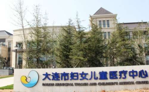 大连市妇女儿童医疗中心(集团)希望广场儿童院区共振吸脂的价格根据当地网络搜索，大约需要3000元起步，通常有吸脂的部位以及吸脂的脂肪剂量有一定的关系，如果个人的吸脂面积比较小，手术的费用大约在3000元以上，如果是吸脂面积较大，比如背部吸脂，肩部吸脂，腹部吸脂等，这些部位面积大吸脂的难度就会增加，手...