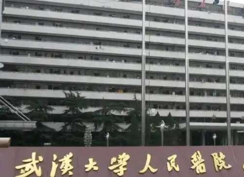 双眼皮可以提高颜值，这也是许多求美者先要了解的一个医美项目，那么，武汉双眼皮哪家医院好?武汉大学人民医院整形美容外科、武汉市第三医院整形外科、武汉市中心医院医学整形美容科、武汉中翰整形外科医院、武汉亚韩整形外科医院等都是专业水平高的医疗美容机构，可以完成好每一台双眼皮手术，让术者轻松拥有轮廓自然的双...
