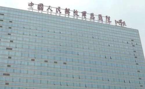 中国人民解放军总医院第一医学中心整形修复科拥有着雄厚的实力，经过多年的不断发展，在行业内占据了重要的地位，该科室并进了很多出色的专家，能够开展复杂以及高难度的直径外科技术。像柴密医生做的筋膜提升技术就很厉害，这位医生不光眈眈的进行面部提升，还能够根据美学标准来设计方案。做出的手术没有痕迹，而且脸部线...