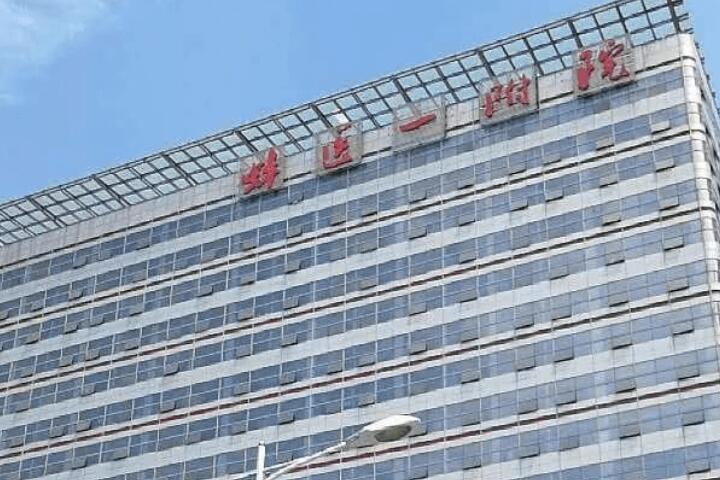一、蚌埠医学院第一附属医院整形科基本信息 医院特色：整形美容 医院类型：公立三甲 热门科室：鼻部整形中心 门诊时间：周一至周五上午8:00-11:30;下午14:00-17:30 科室医生：李光早(主任医师)、