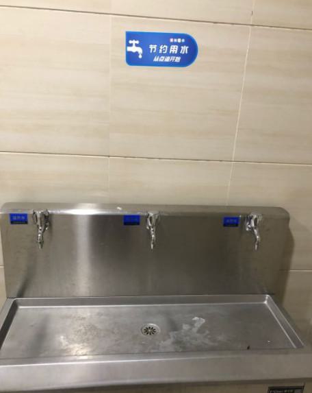 宁波作为长三角南翼经济中心，不仅以港口经济闻名，其医疗水平同样位居全国前列。在口腔健康领域，宁波市第九医院凭借专业的医生团队和先进的诊疗技术，为市民提供高质量的口腔医疗服务